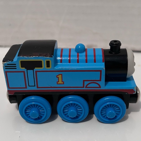 Vintage Thomas and friends wooden railway train THOMAS the tank engine magnetic - Picture 5 of 8